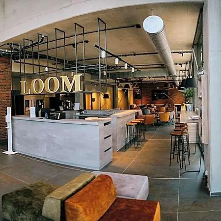 מלון Loom & Skybar